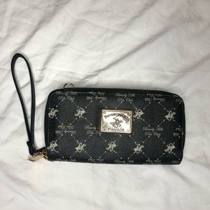 Polo x Ralph lauren wallet. In great condition. Super cute wallet.